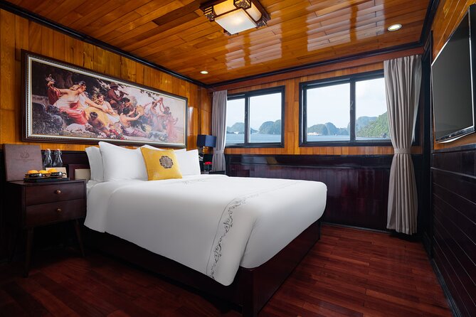 1 night Halong Bay Cruise-Titov Island,Surprise Cave,kayak,meals - Lunch among the limestone islands
