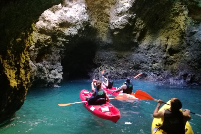 2-hour Kayak Tour of Ponta da Piedade Caves and Beaches - The safety briefing and kayak setup