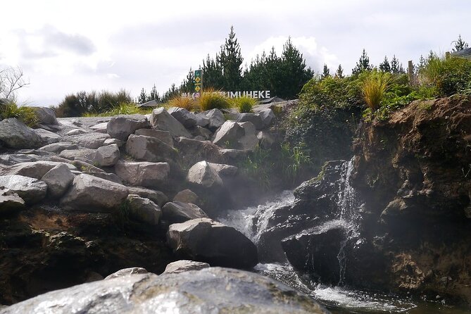 2-Hour Waikato River Guided Kayak Trip from Taupo - Islands, reserves, and the Taupō Bungy