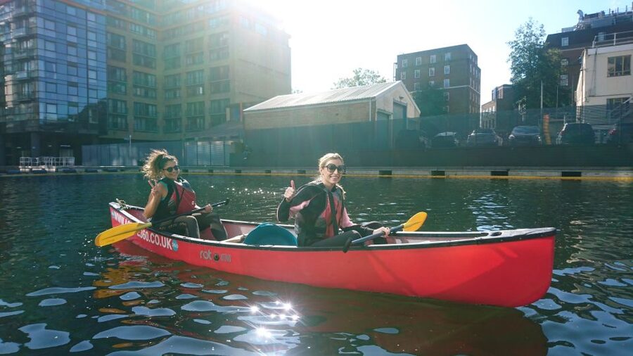 2 seater Canoe Rental in Ladbroke Grove - Learning the canoe before you leave