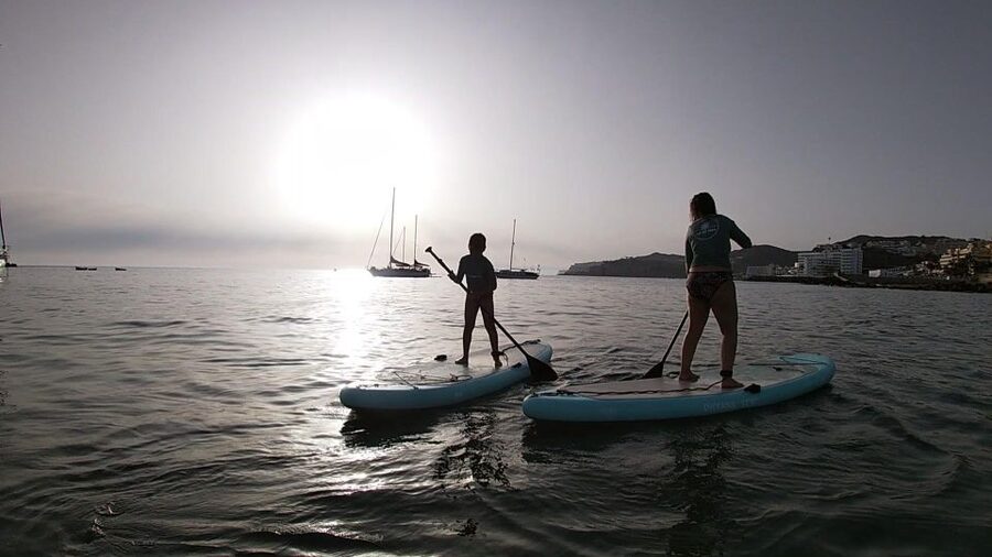 2h Sunset Paddle Board Session in Gran Canaria - Starting on land with Mireille