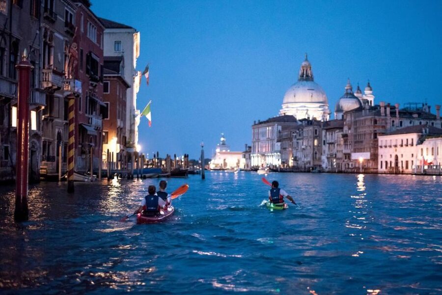 2hr Night Kayak Tour in Venice: premium tour with sunset - Learning the basics before entering the canals