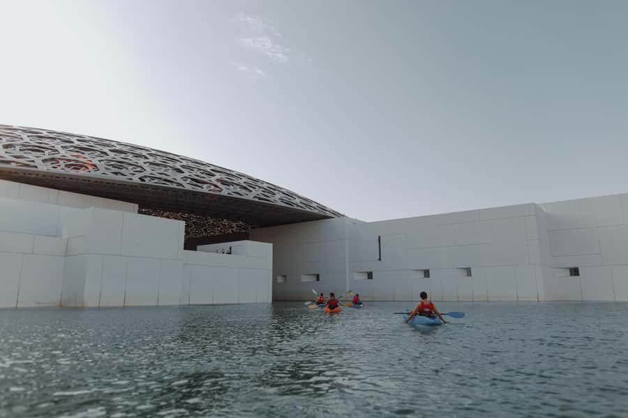 Abu Dhabi: Guided Kayak Tour around Louvre - How Wet Will You Get?