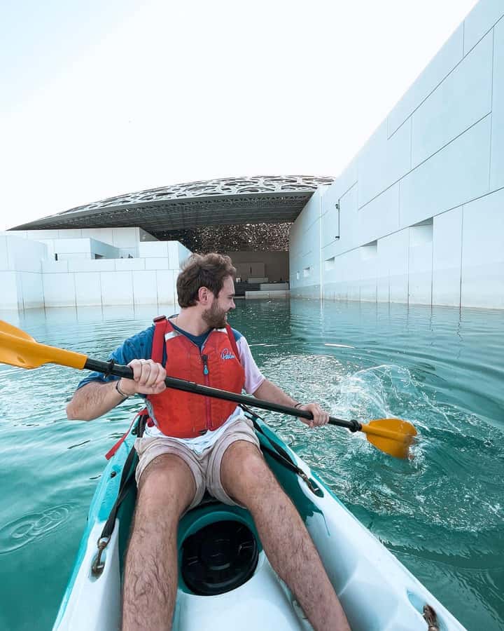 Abu Dhabi: Guided Kayak Tour around Louvre - Choosing the Best Departure Time