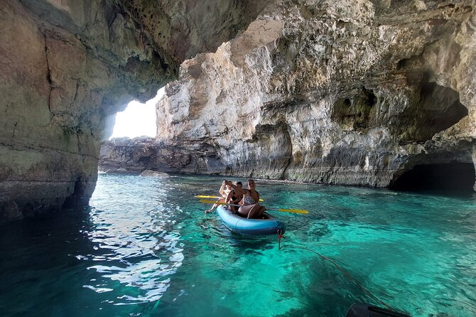 Adventure to the caves by canoe - What the afternoon at Leuca’s caves is really like