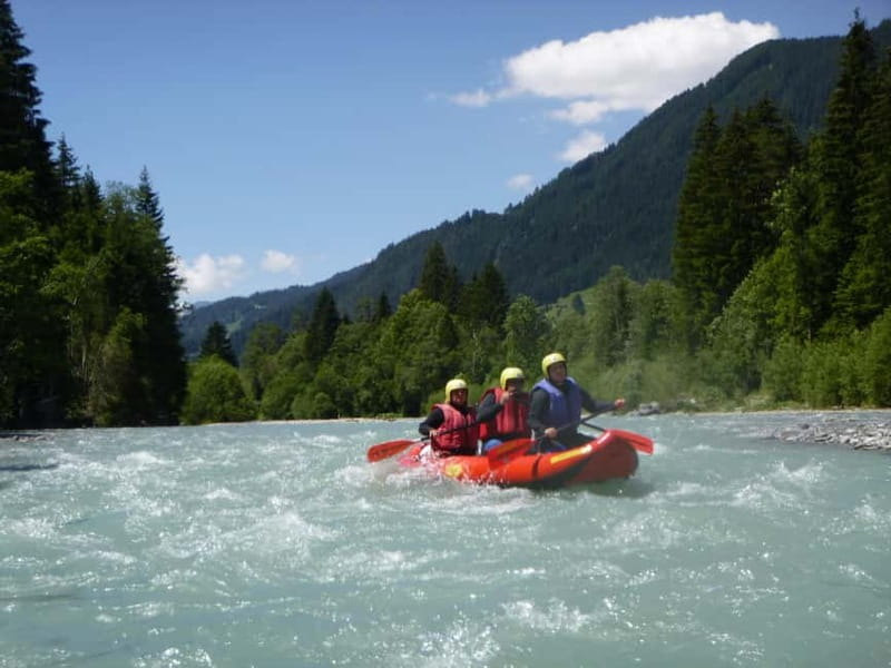 Allgäu canoe tour - Quiet water, small rapids, and changing river sections
