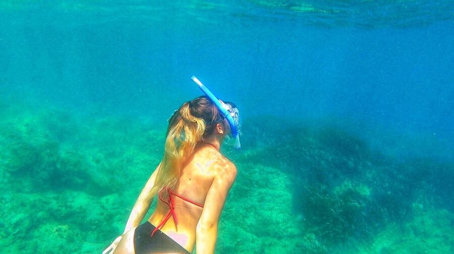 Altea: Guided Kayak Tour - Entering Cova dels Coloms by kayak