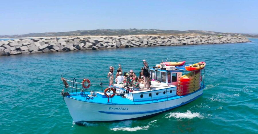 Alvor: Explore Caves Boat and Kayak Tour - Frontino, the 1957 boat with room to relax