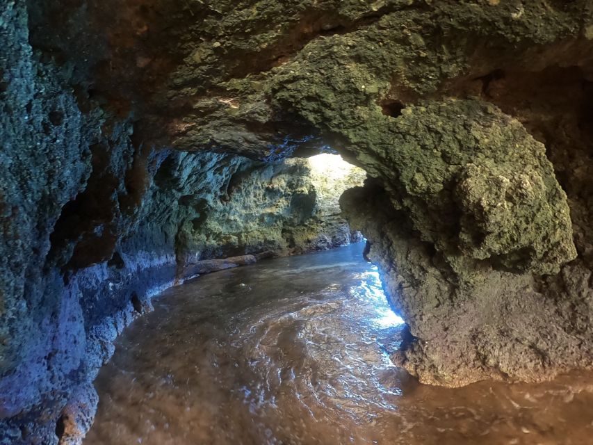 Alvor: Explore Caves Boat and Kayak Tour - Learning to kayak before the caves