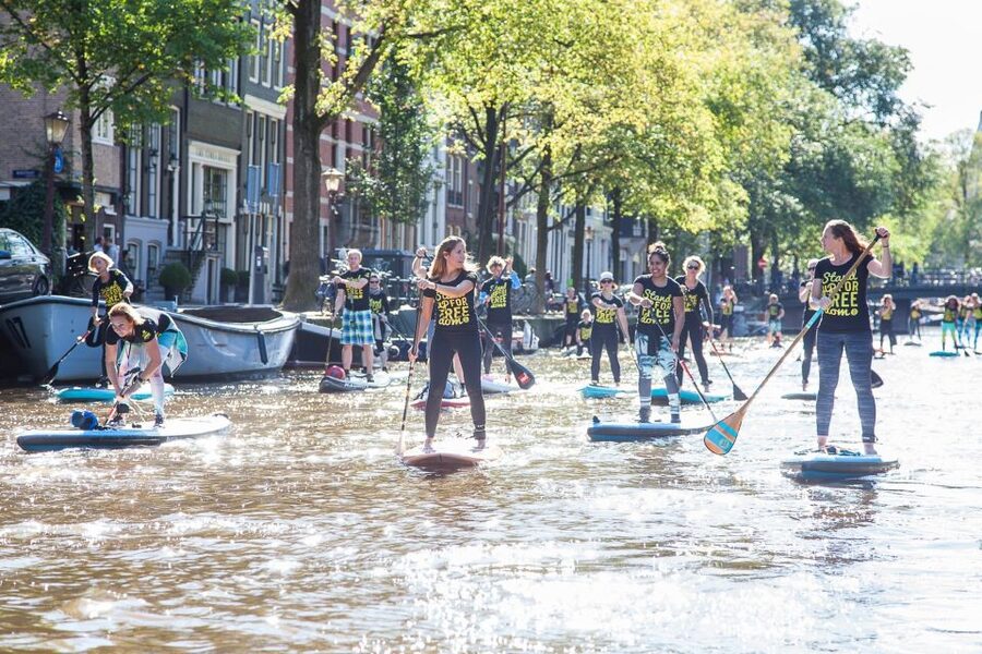 Amsterdam: 2-Hour Stand Up Paddle Board Tour - Choosing between the Red Light District and de Oude Waal