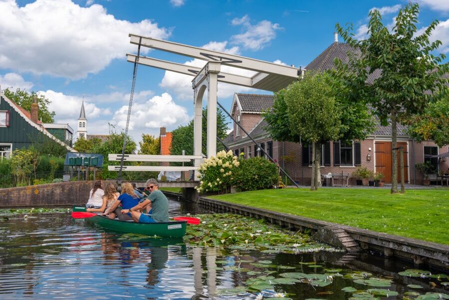 Amsterdam 5-Hour Guided Canoe Trip in the Wetlands - How active is the canoeing?