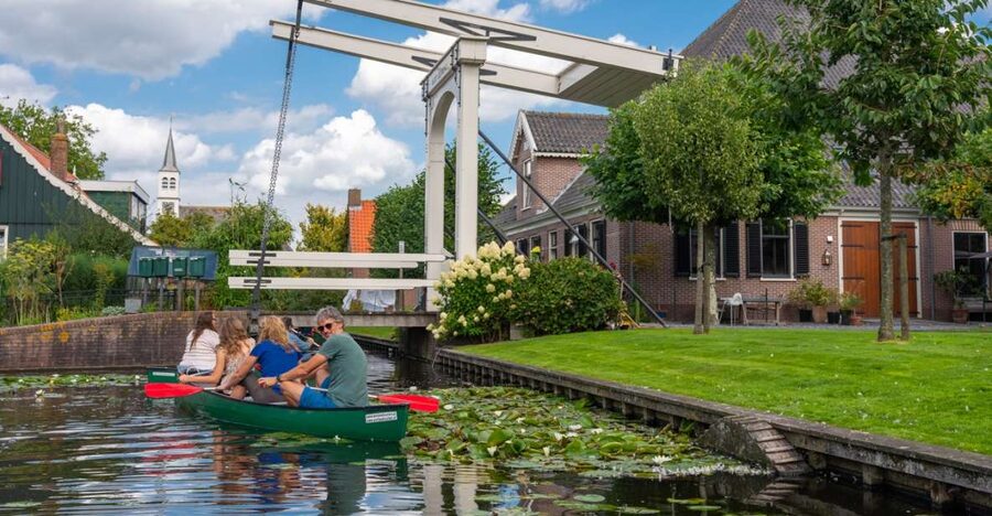 Amsterdam 5-Hour Guided Canoe Trip in the Wetlands - The guide and the small-group atmosphere
