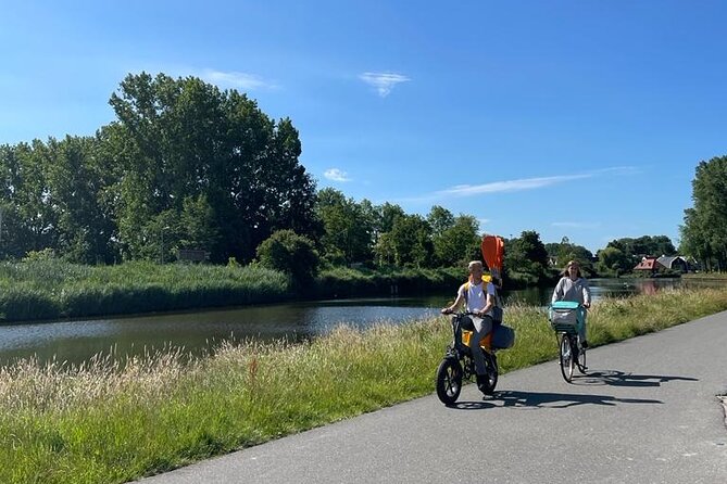 Amsterdam Countryside Bike and Kayak Tour - Kayaking through the wetlands near Watergang