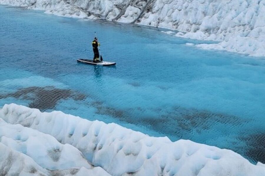 Anchorage: Knik Glacier Helicopter and Paddleboarding Tour - Paddleboarding through a frozen world