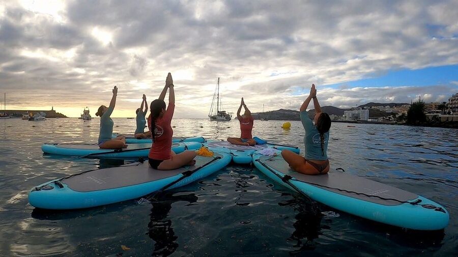 Arguineguín: Stand-up Paddleboard Yoga Class with Instructor - Who should book this class?