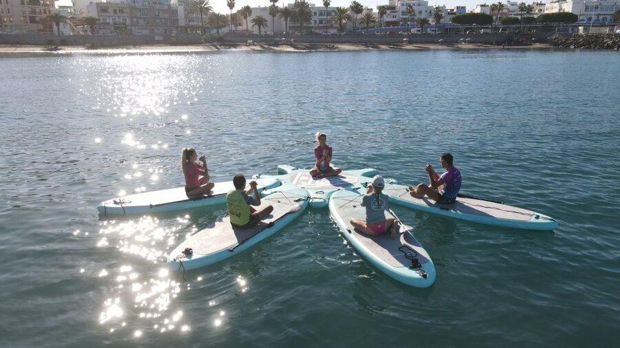 Arguineguín: Stand-up Paddleboard Yoga Class with Instructor - The first 10 minutes: learning to handle the board