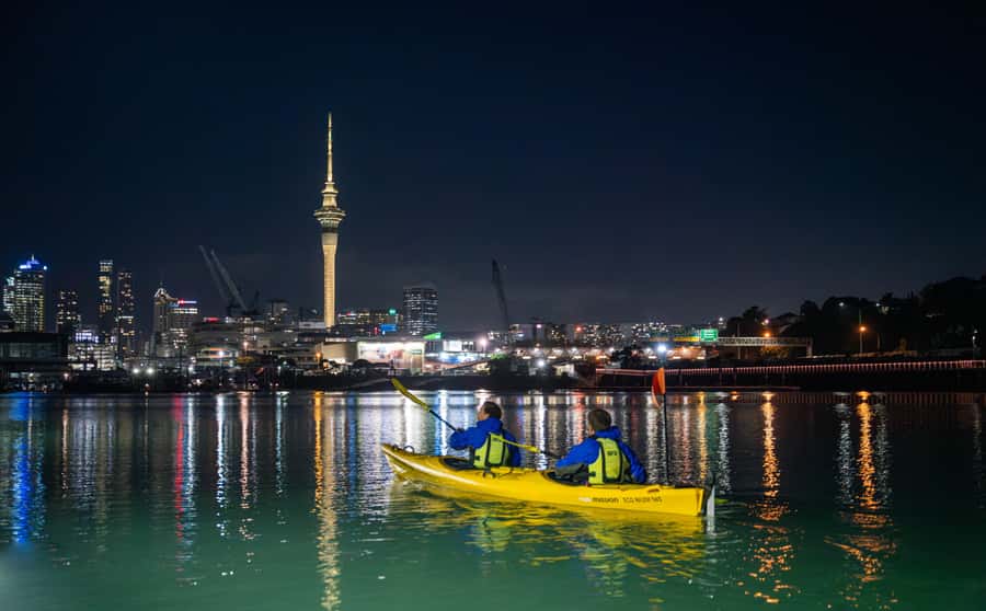 Auckland: City Lights Night Kayak Tour - Getting comfortable on the water