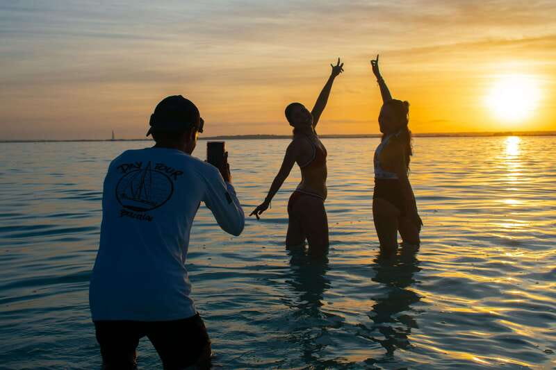 Bacalar: Sunrise Paddleboard Tour with Floating Picnic - What the floating breakfast really includes