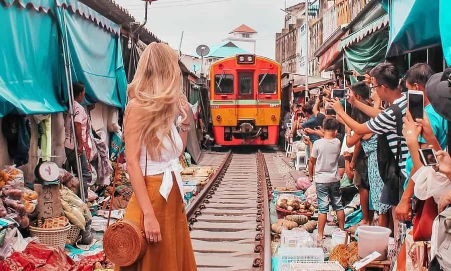 Bangkok: Damnoen Saduak Market & Kayaking Adventure - Why the market morning works so well