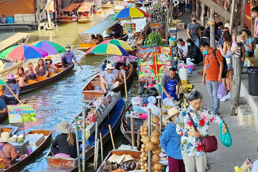 Bangkok: Damnoen Saduak Market & Kayaking Adventure - Maeklong Railway Market and the fast-moving stalls