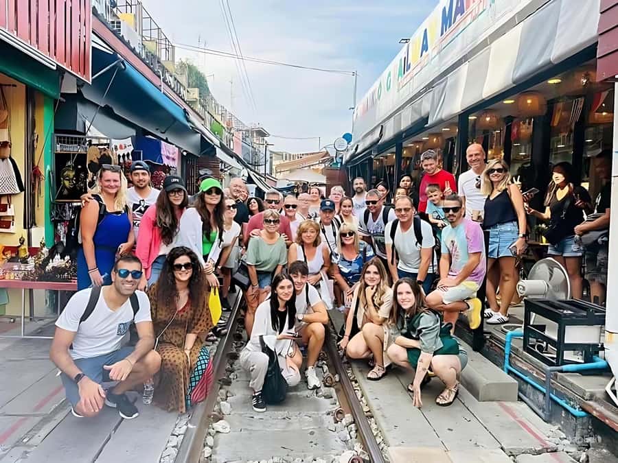 Bangkok: Damnoen Saduak Market & Kayaking Adventure - What the $62 price covers