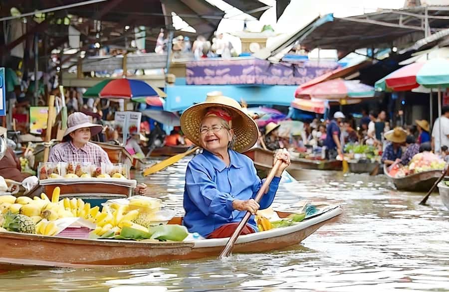 Bangkok: Damnoen Saduak Market & Kayaking Adventure - Brown coconut sugar at a traditional Thai house