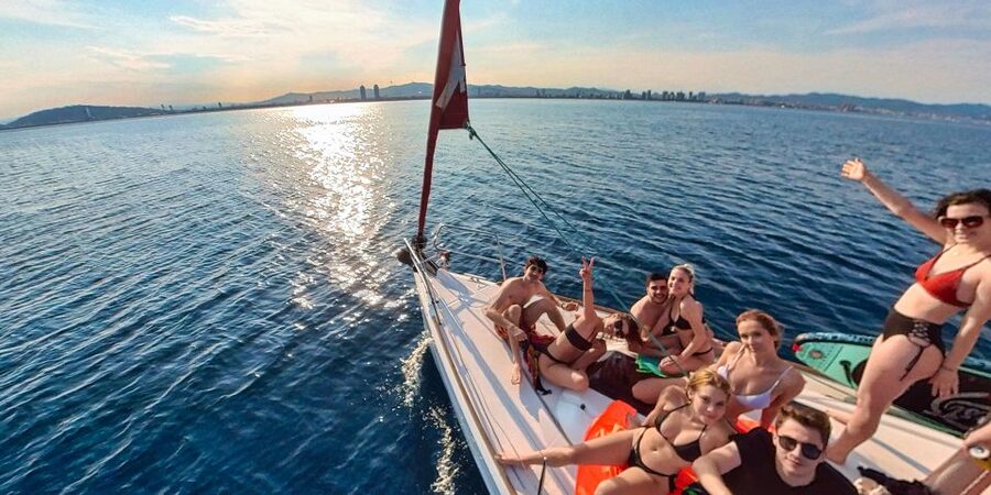 Barcelona: 2-Hour Sailboat Tour with Paddle Boarding - Key points to know before boarding