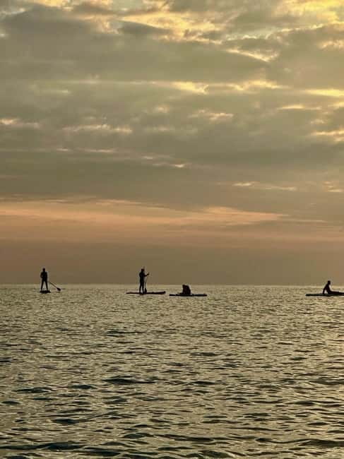 Barcelona: Paddleboarding at Sunrise. Includes: instructor, photos, equipment - Photos without risking your phone