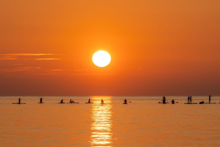 Barcelona: Sunrise Paddleboarding with Instructor and Photos - The instructors and group atmosphere