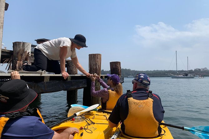 Batemans Bay Oyster Tasting Kayak Tour - The Oyster Shed tasting and opening demonstration