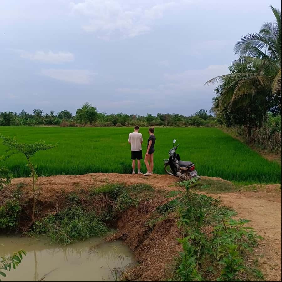 Battambang,Tuktuk and kayak, BambooTrain ,Wat Banan,Bat cave - Wat Banan and the road through the rice fields