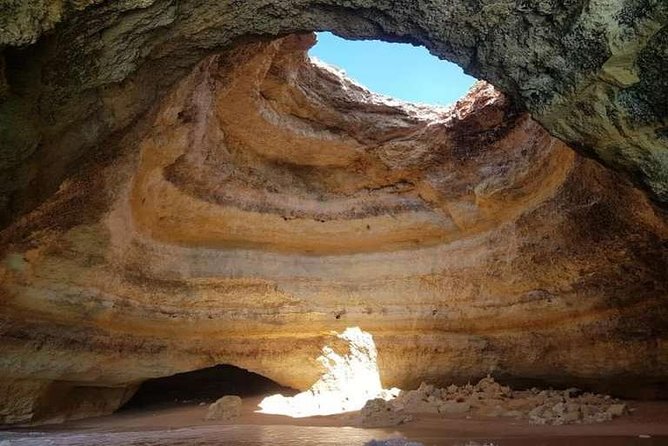 Benagil caves's kayak tour - Paddling toward Benagil Cave