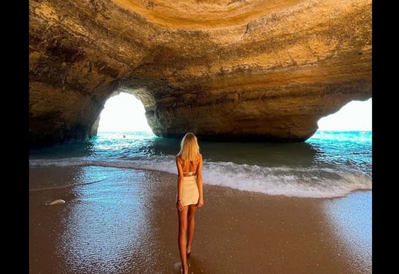 Benagil: Guided Kayak Tour inside caves and Praia da Marinha - Meeting at O Litoral and getting to the beach