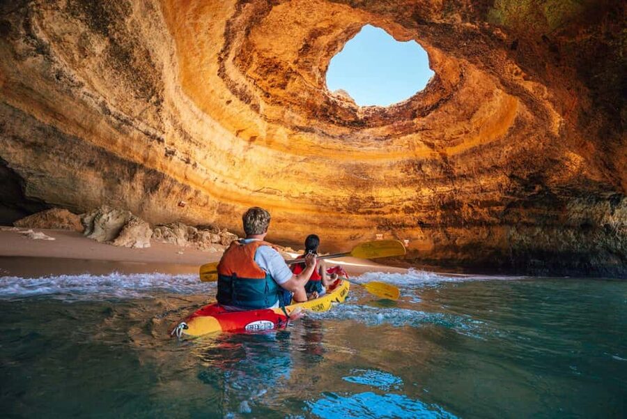 Benagil: Kayaking Tour to the Benagil Cave (Free Shower) - From the Benagil office to the beach