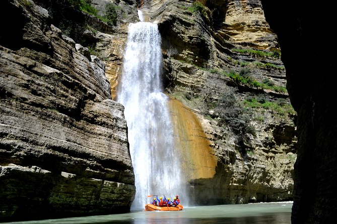 Berat Rafting, Kayaking & River Tubing – Osumi Canyons - Getting equipped before the river