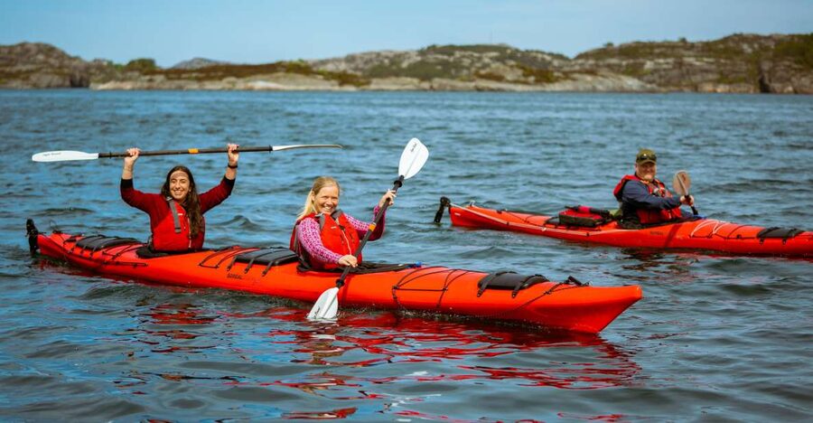 Bergen: Øygarden Islets Guided Kayaking Tour - Paddling through the islets
