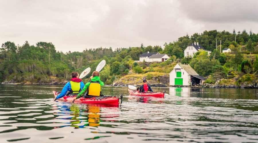Bergen: Øygarden Islets Guided Kayaking Tour - A simple lunch on or near a small island