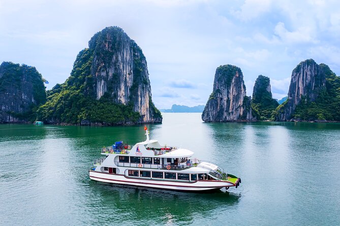 Best Halong 5 star Day Trip, inclusive,buffet,cave,kayak,transfer - Sung Sot Cave and the Luon Cave lagoon