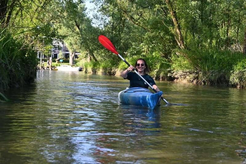 Biesbosch: Kayak Rental with Route Map and Life Jacket - Getting started with the map and safety gear