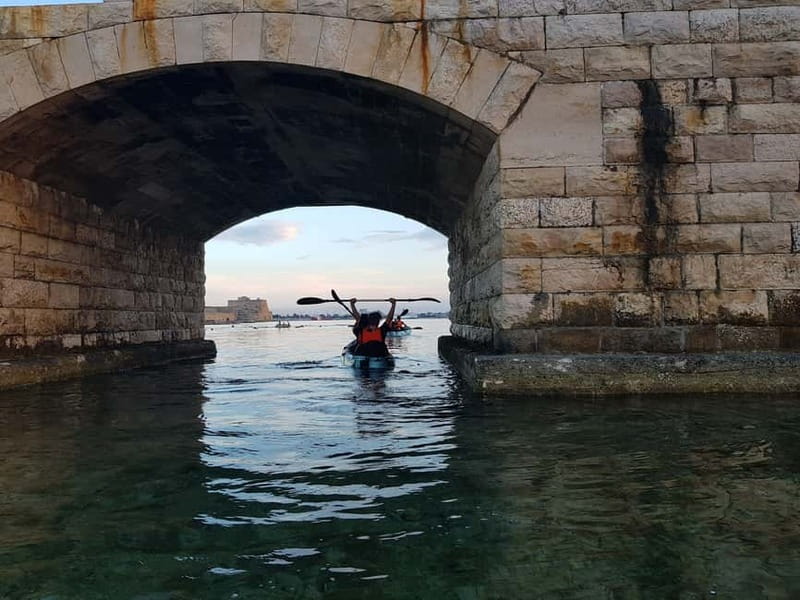 Brindisi: Kayaking at Sant'Andrea Island - Kayaking beneath Alfonsino Castle