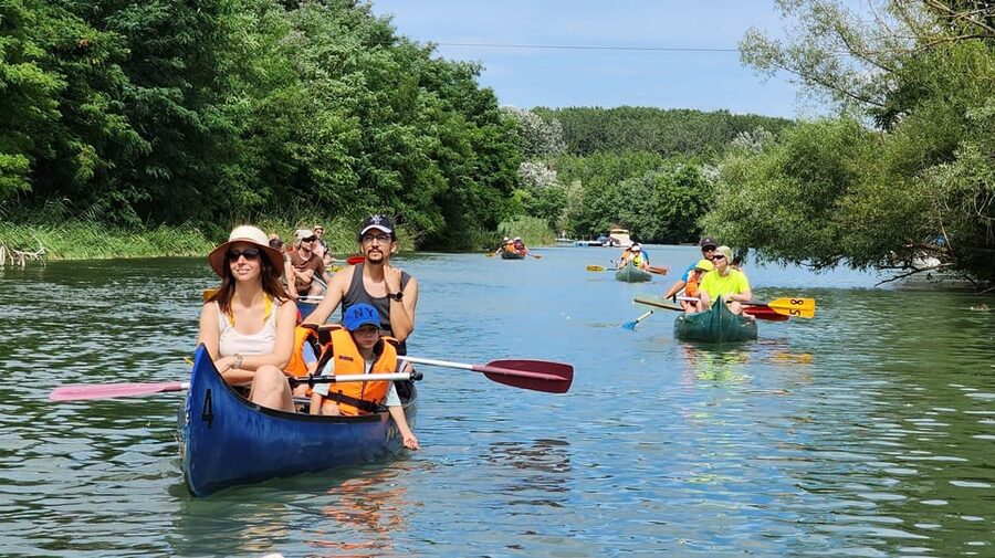Budapest: Canoeing the Danube w or wo Sauna or Danube Beach - Timing, Weather, and What to Pack