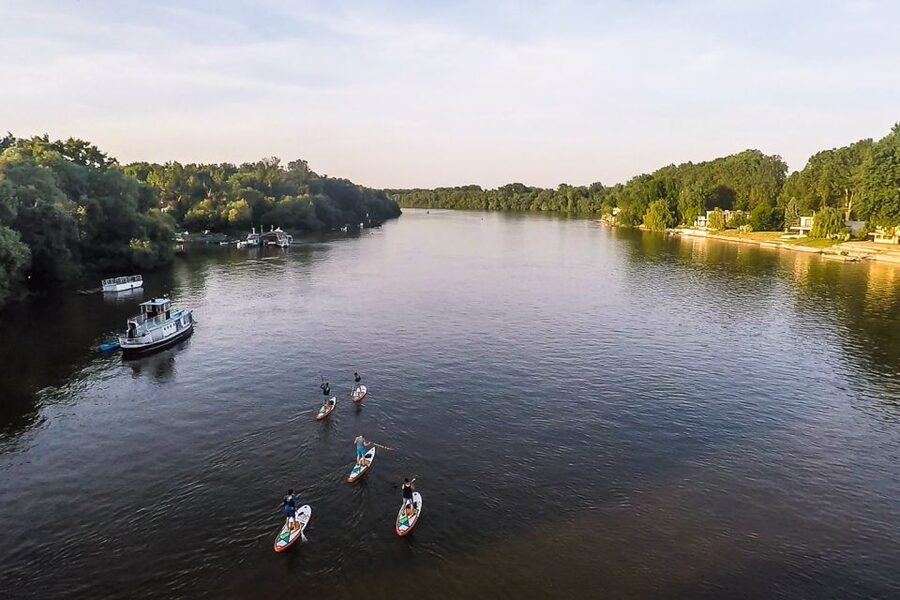 Budapest: Standup Paddleboarding Tour - Learning to stand before the river carries you along