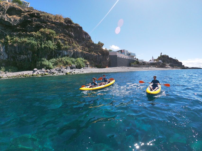 Câmara de Lobos: Private Guided Kayaking Tour in Madeira - Paddling toward Cabo Girão