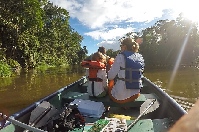 Canoe tour dentro del Parque - Entering Tortuguero National Park by canoe
