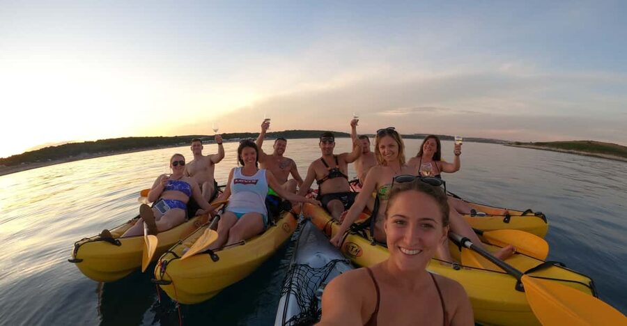Cape Kamenjak: Sunset Kayak/SUP Wine Tour - From Medulin Bay to the islands of Cape Kamenjak