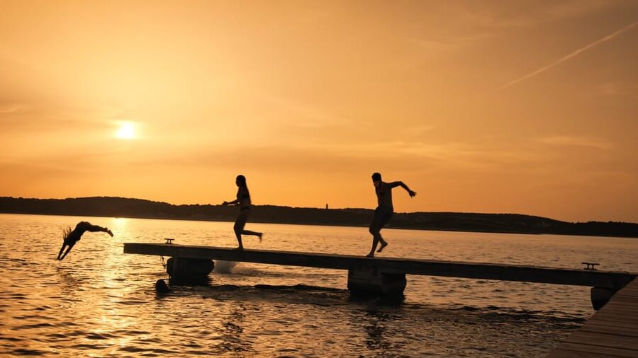Cape Kamenjak: Sunset Kayak/SUP Wine Tour - Who will enjoy this most?