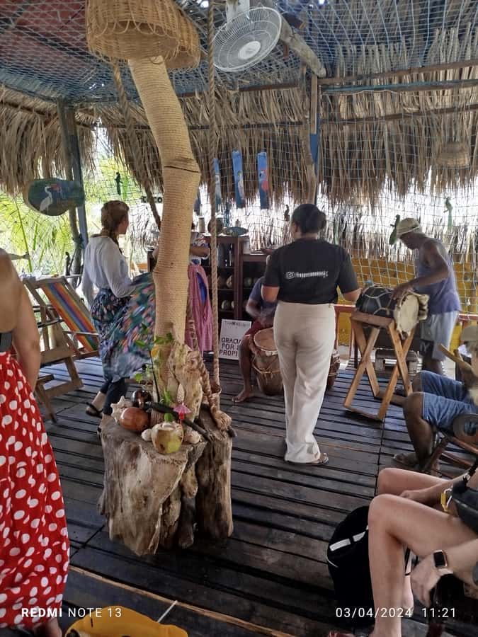 Cartagena: FISHERMEN'S ISLAND IN THE MANGROVES by canoe - Leaving Cartagena for La Boquilla