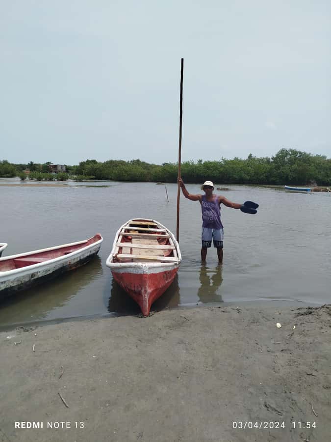 Cartagena: FISHERMEN'S ISLAND IN THE MANGROVES by canoe - Value at $28 per person