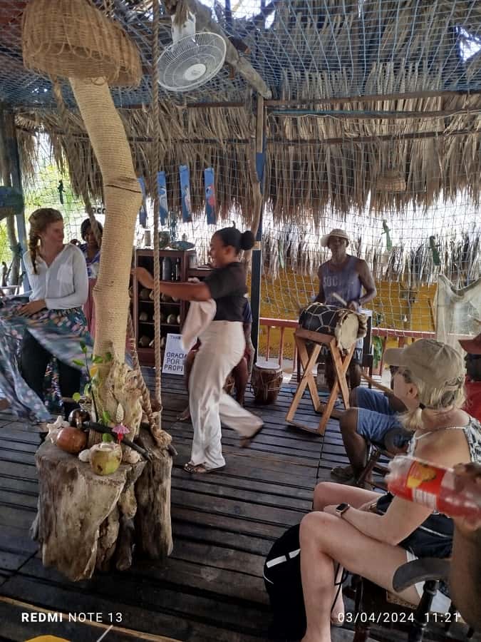 Cartagena: FISHERMEN'S ISLAND IN THE MANGROVES by canoe - Practical timing and what to bring