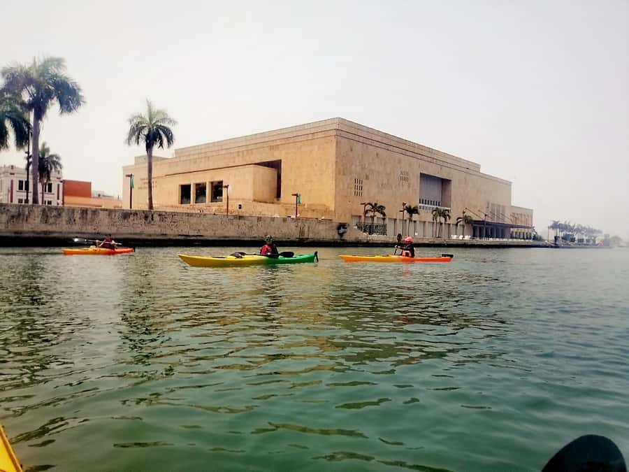 Cartagena: Walled City Kayak Tour - Passing the Camellón and crossing Román Bridge